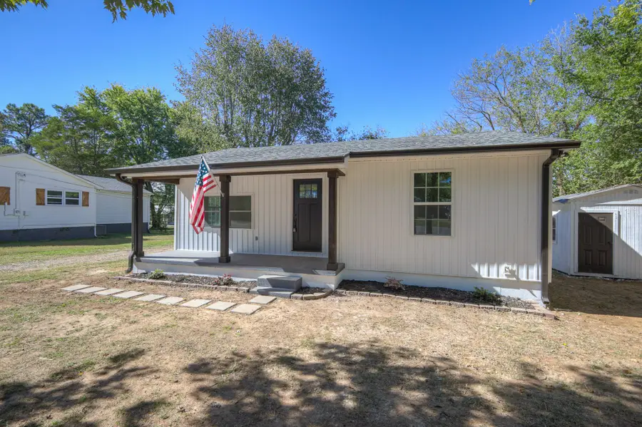 1103 Beckham Ave, Lawrenceburg, TN 38464 - #2