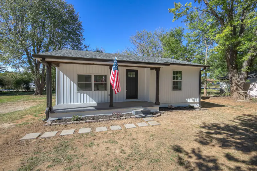 1103 Beckham Ave, Lawrenceburg, TN 38464 - #3
