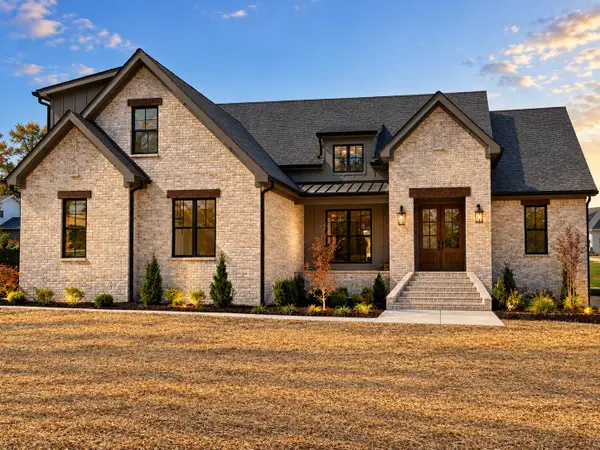 1414 Porter Rd, Burns, TN 37029