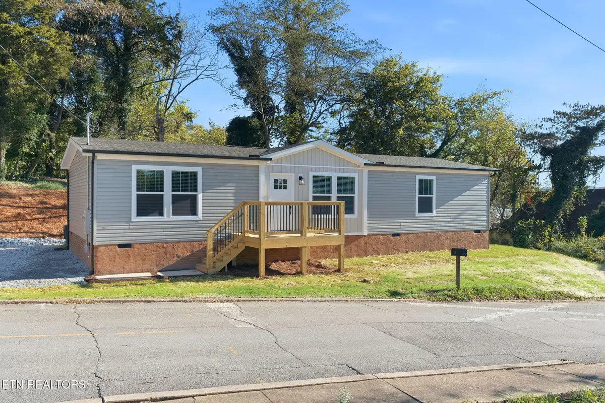335 W Broad St, Clinton, TN 37716 - #1