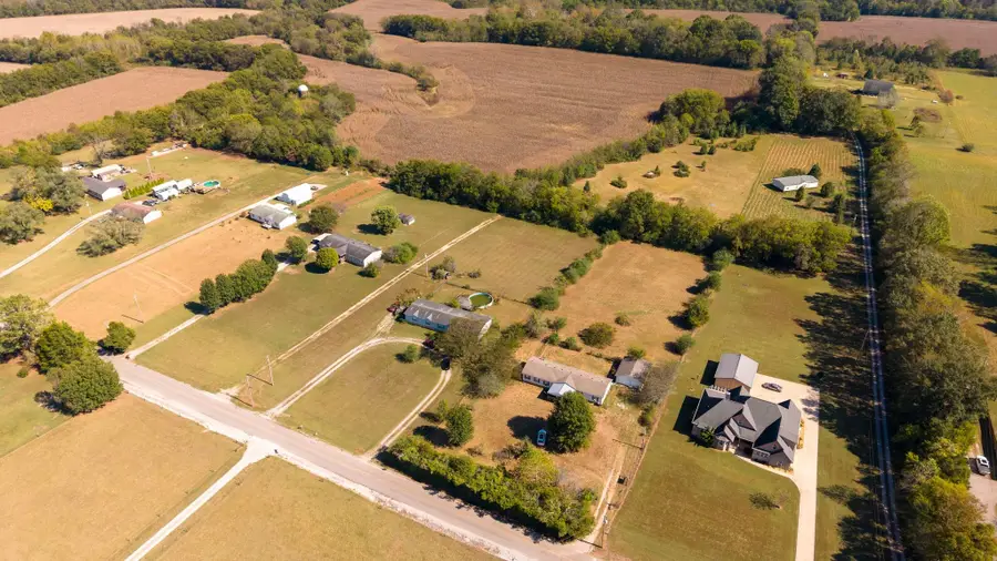 1739 Seavy Hight Rd, Columbia, TN 38401 - #2
