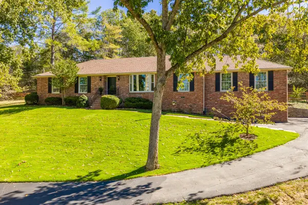 405 Horseshoe Ln, Nashville, TN 37221