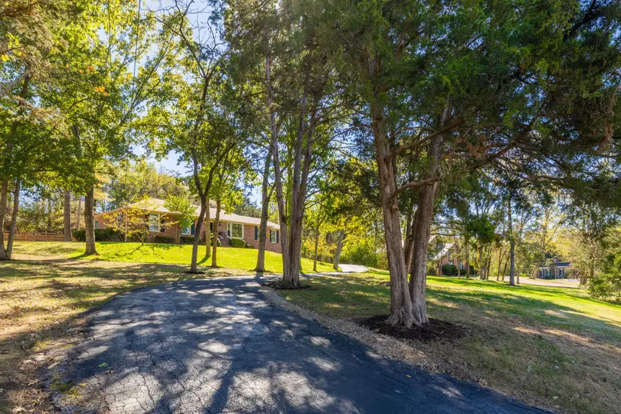 405 Horseshoe Ln, Nashville, TN 37221 - #3