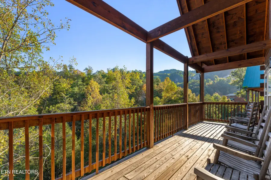 813 String Run Way St, Pigeon Forge, TN 37863 - #2