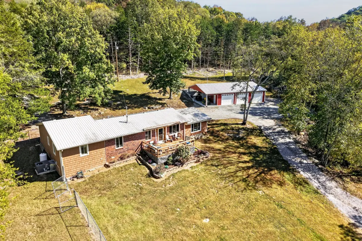 115 W Creek Ln, Gainesboro, TN 38562 - #1