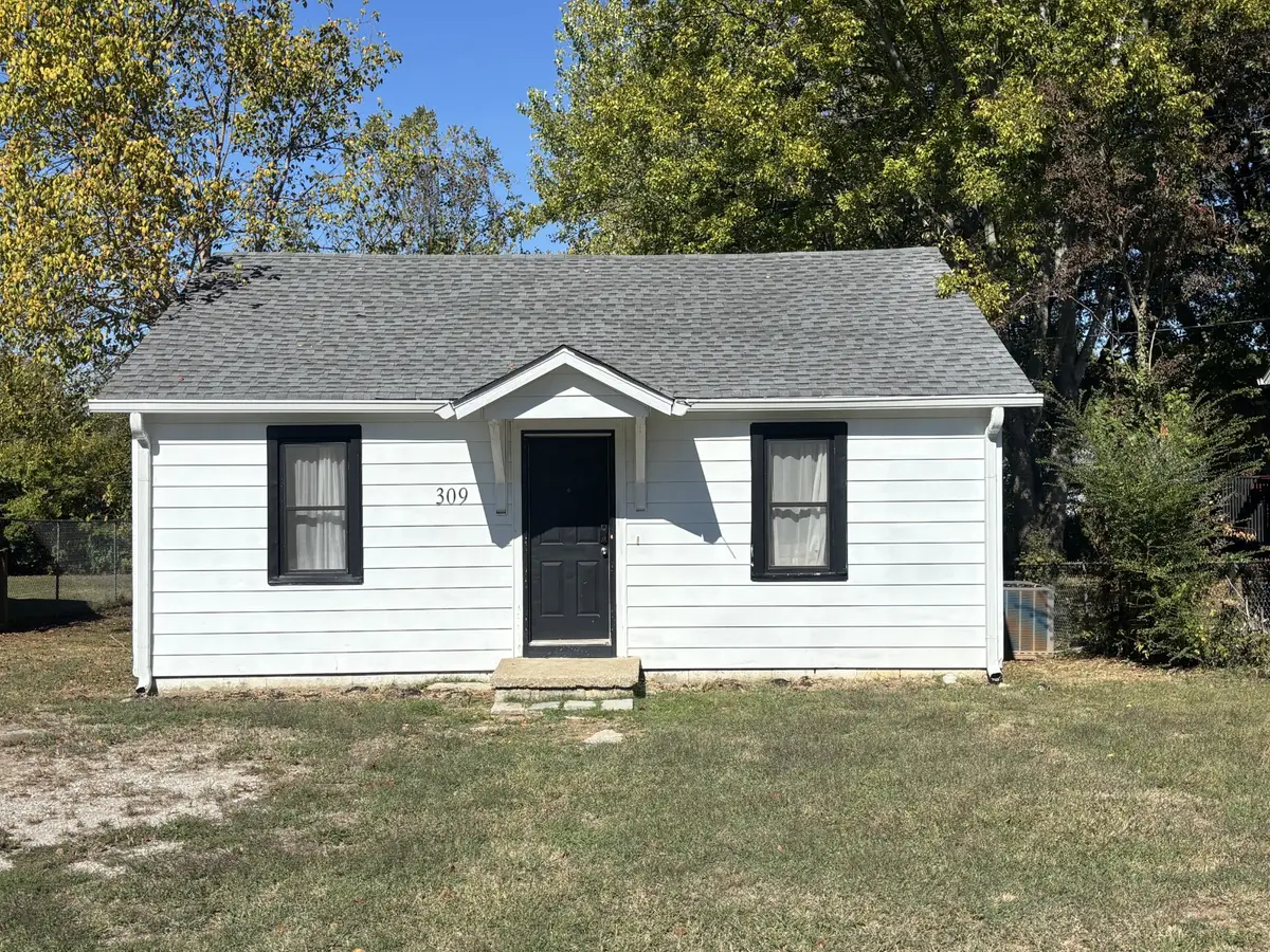 309 E 17th St, Columbia, TN 38401 - #1