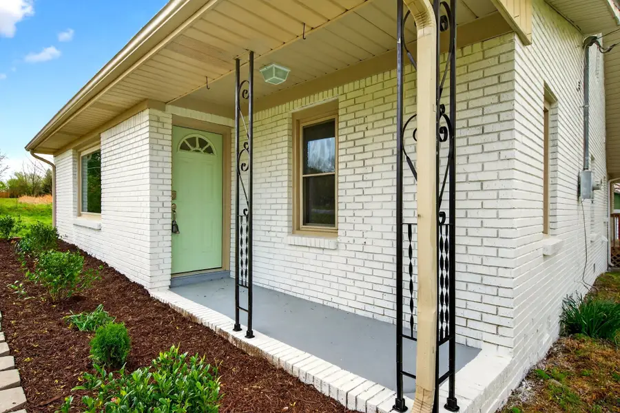 946 Clearview Rd, Cottontown, TN 37048 - #3