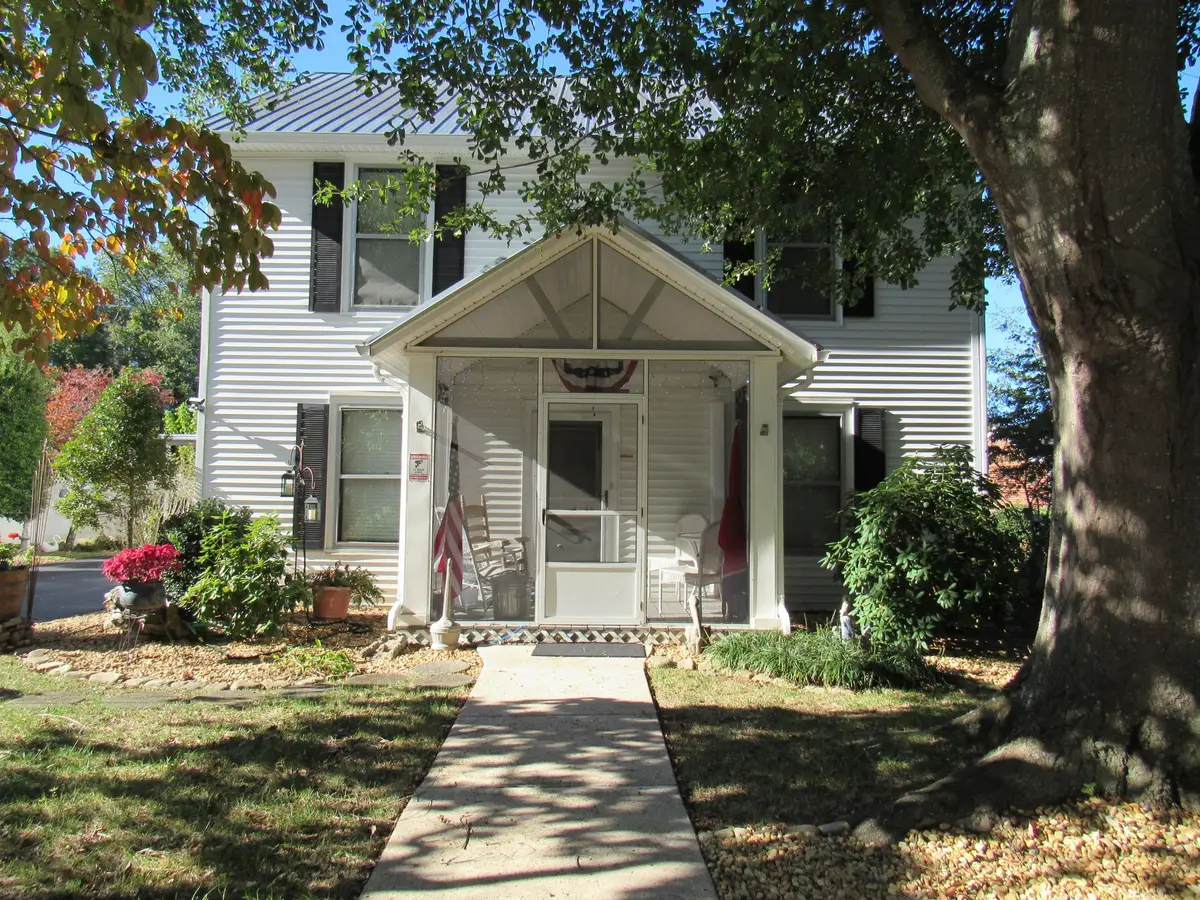 611 E Grundy St, Tullahoma, TN 37388 - #1