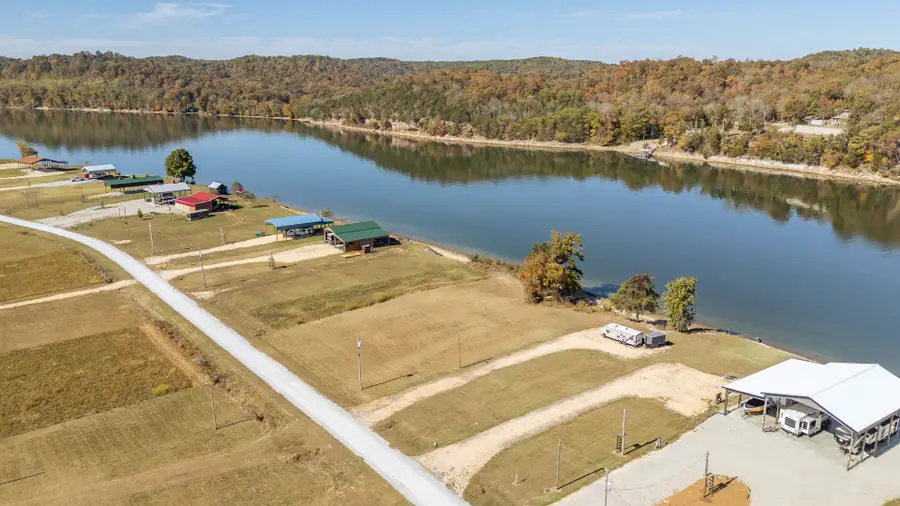 356 S River Front Dr, Clifton, TN 38425 - #2