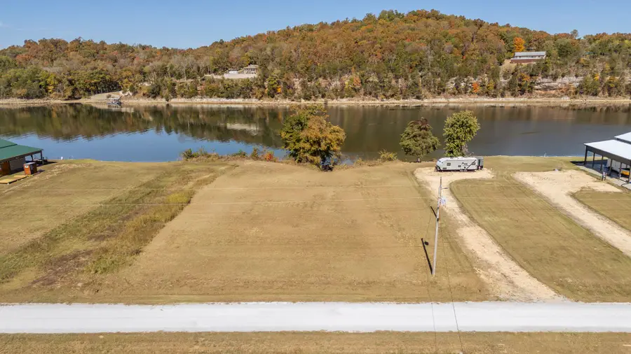 356 S River Front Dr, Clifton, TN 38425 - #3