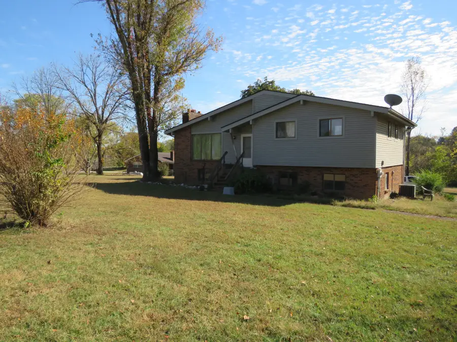 1008 Lick Creek Rd, Castalian Springs, TN 37031 - #2