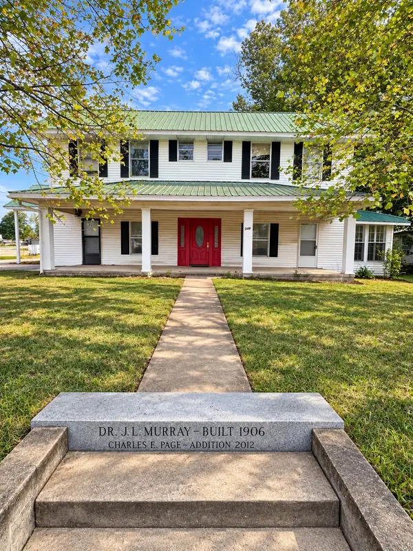 249 S Main St, Lexington, TN 38351