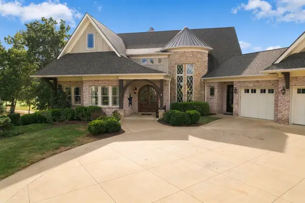 8617 Shortleaf Ct, College Grove, TN 37046