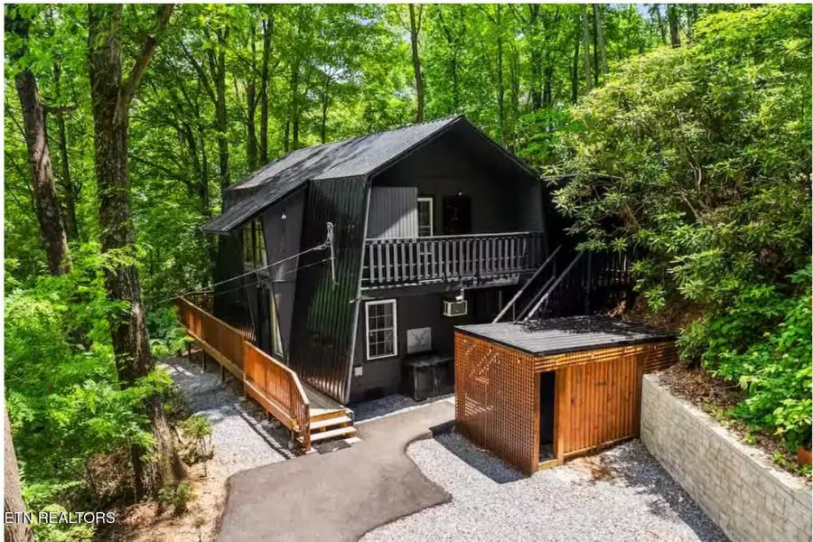 1424 Zurich Rd, Gatlinburg, TN 37738 - #3