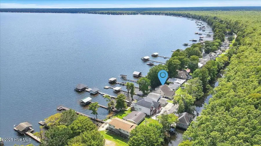 814 Canal Cove Road, Lake Waccamaw, NC 28450 - Image #2