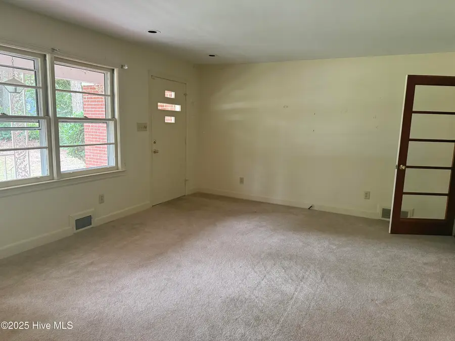 807 Stewart Avenue, Clinton, NC 28328 - Image #3