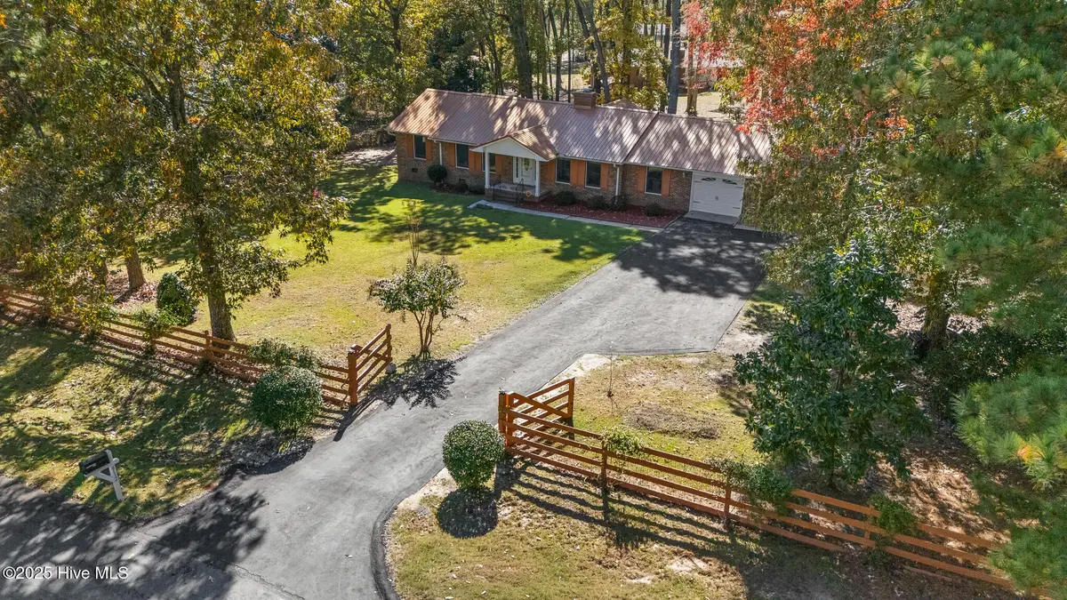 912 N Glenwood Trail, Southern Pines, NC 28387 - Image #1