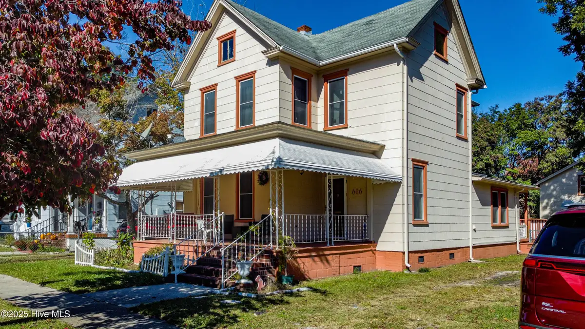 606 W Colonial Avenue, Elizabeth City, NC 27909 - Image #1