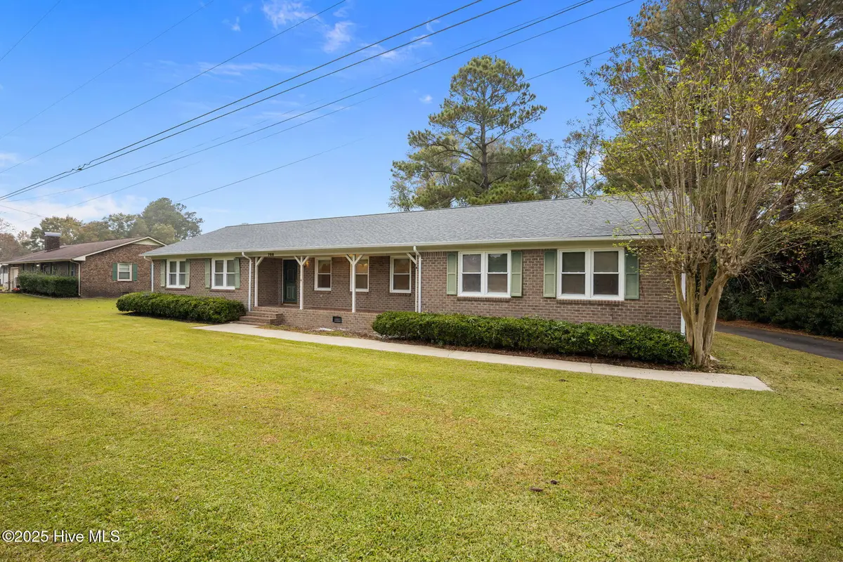 708 Oakdale Avenue, New Bern, NC 28562 - Image #1