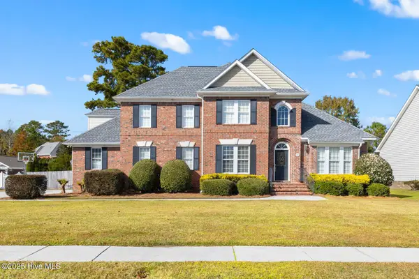 300 Drayton Hall, Jacksonville, NC 28540