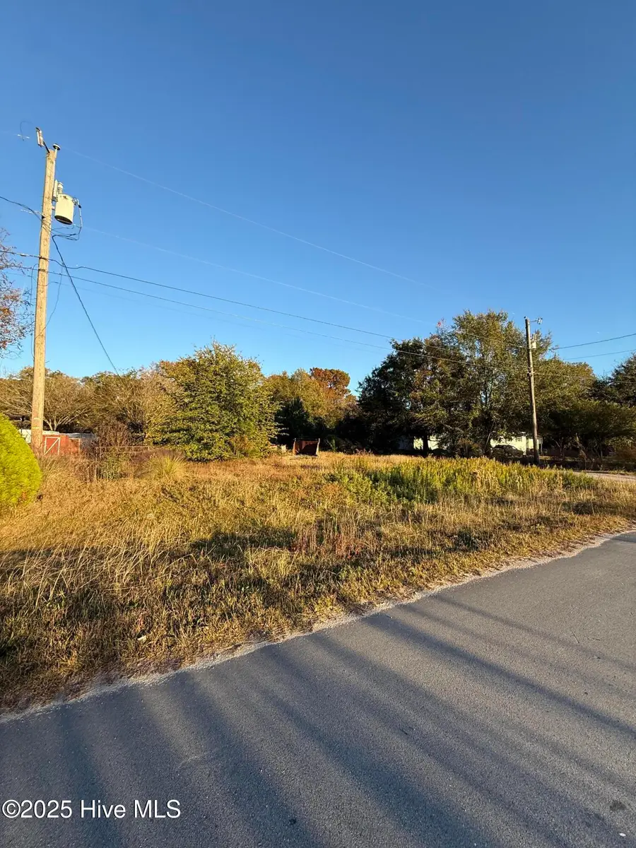 636 Glenn Drive, New Bern, NC 28562 - Image #3