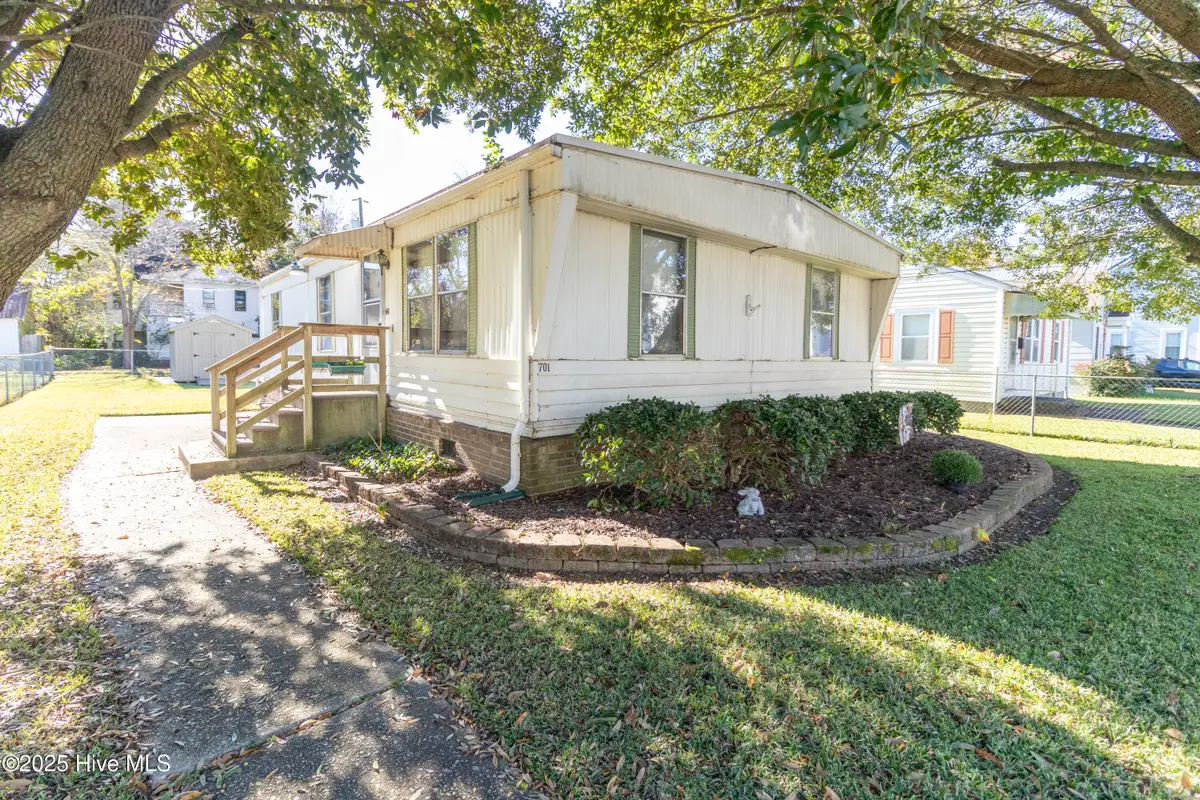 701 W Colonial Avenue, Elizabeth City, NC 27909 - Image #1