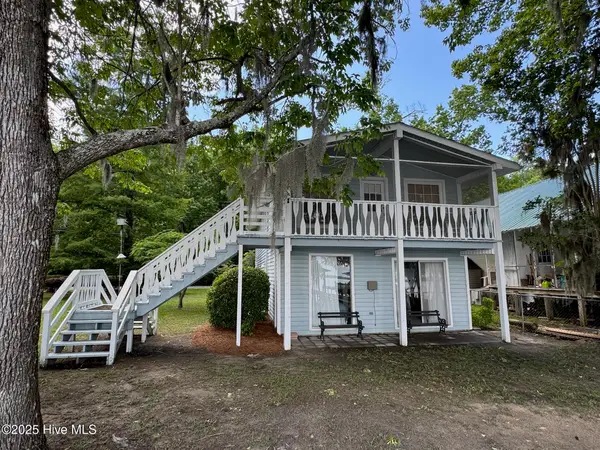 2810 Canal Cove Road, Lake Waccamaw, NC 28450