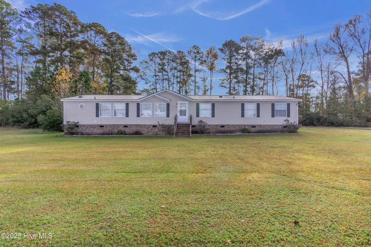 406 King Arthur Drive, Whiteville, NC 28472 - Image #1