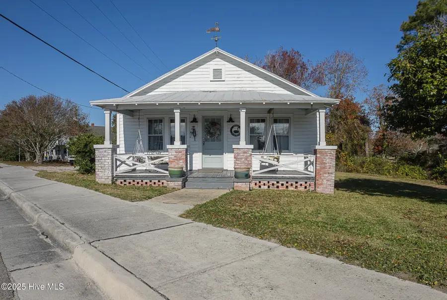 520 W Corbett Avenue, Swansboro, NC 28584 - Image #2