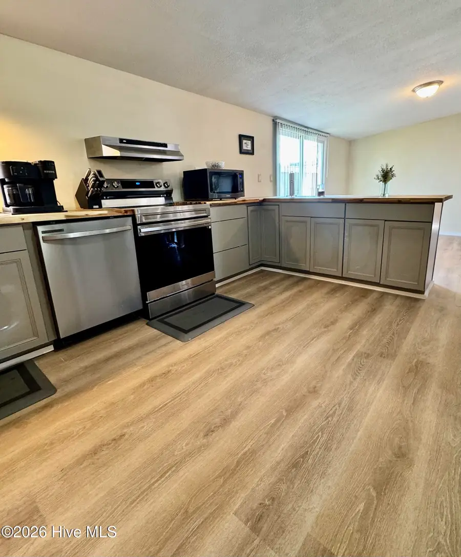 110 Seaview Drive, Elizabeth City, NC 27909 - #2