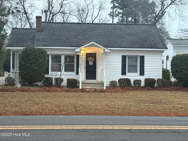 1006 Lake Shore Drive, Lake Waccamaw, NC 28450