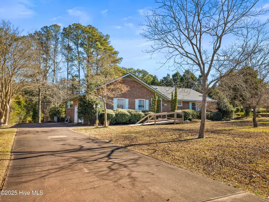 6101 Albatross Drive, New Bern, NC 28560 - Image #2