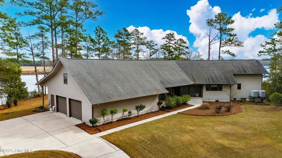 138 Shoreline Court, Oriental, NC 28571 - Image #2