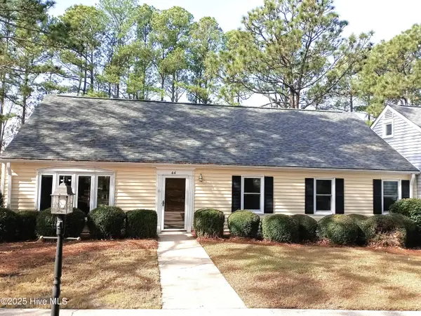 44 Village Green Circle, Southern Pines, NC 28387