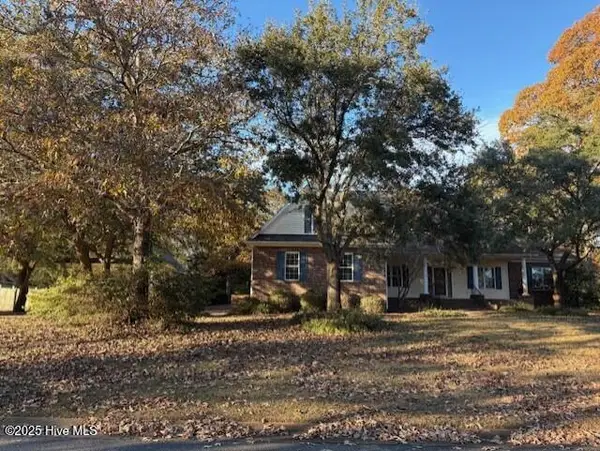 302 Pecan Court, Hampstead, NC 28443