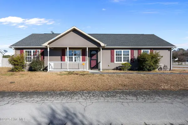100 Foxtrail Drive, Hubert, NC 28539