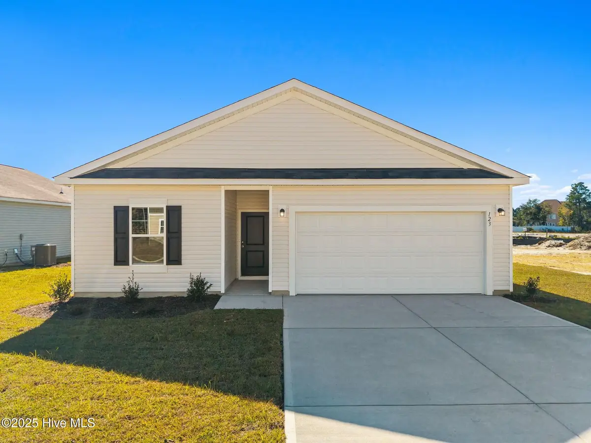 626 S Squires Run Lane, Richlands, NC 28574 - Image #1