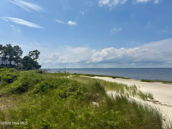 558 Sandy Point Drive, Beaufort, NC 28516