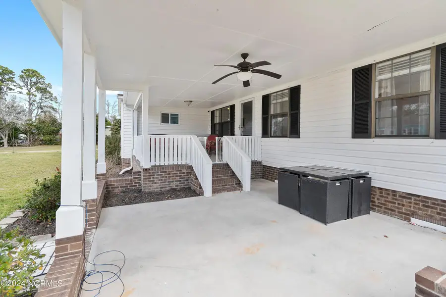 178 Chestnut Drive Sw, Supply, NC 28462 - Image #3