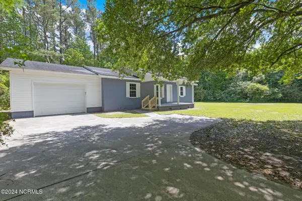 690 Maple Hill School Road, Maple Hill, NC 28454