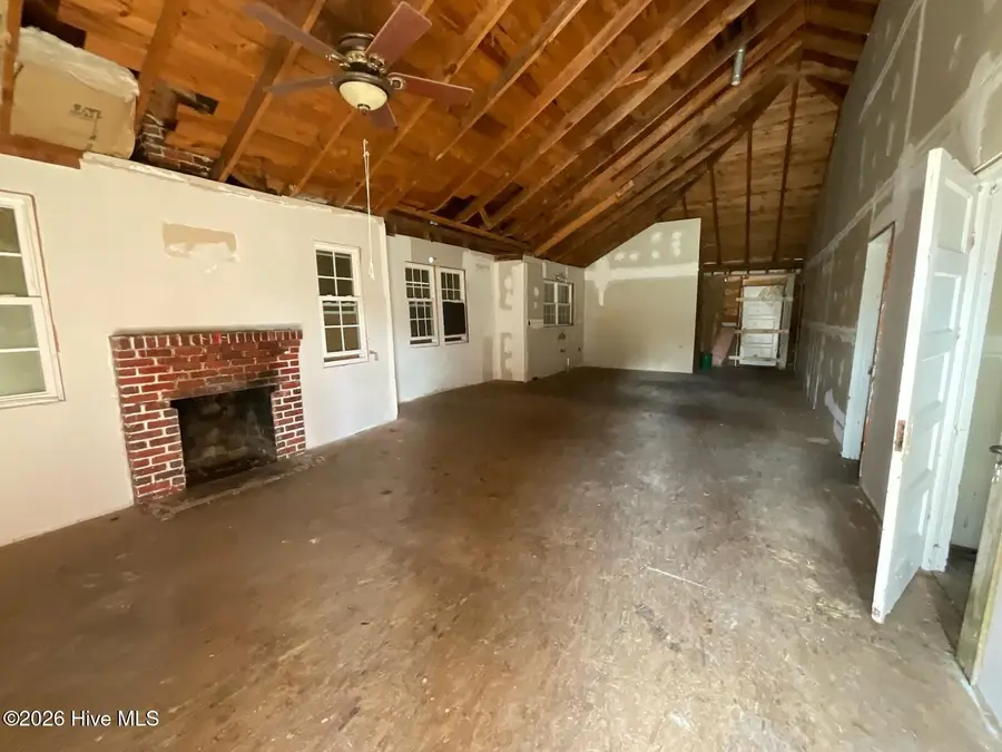 208 W Calhoun Street, Whiteville, NC 28472 - Image #2