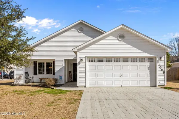 3008 W T Whitehead Drive, Jacksonville, NC 28546