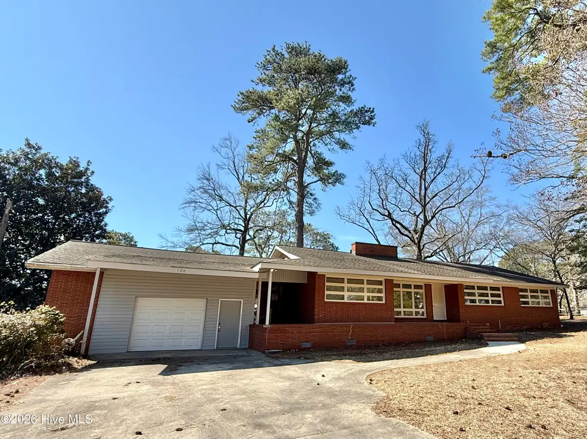 106 Carolina Avenue, Williamston, NC 27892 - #1