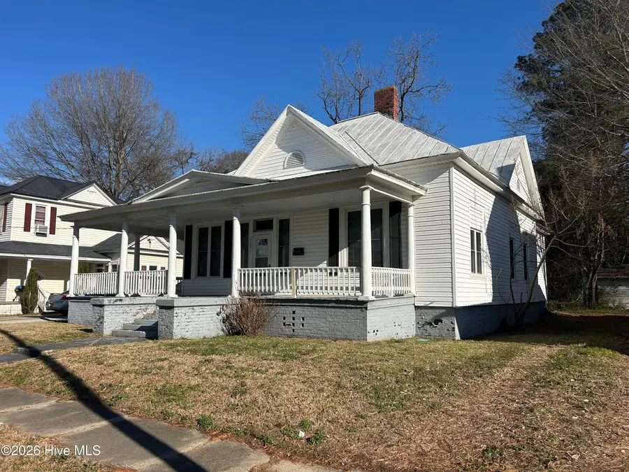 208 W College Street, Mount Olive, NC 28365 - #2