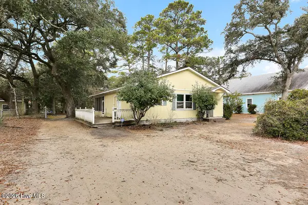 417 E Leonard Street, Southport, NC 28461