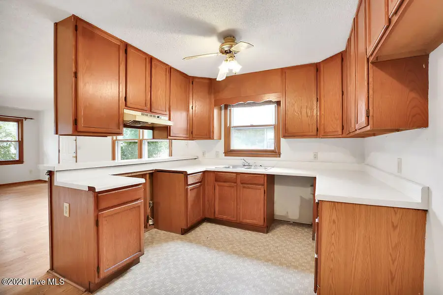 417 E Leonard Street, Southport, NC 28461 - #2