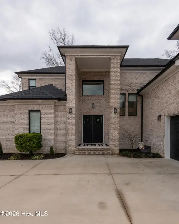 2221 Brook Fields Drive, Winterville, NC 28590