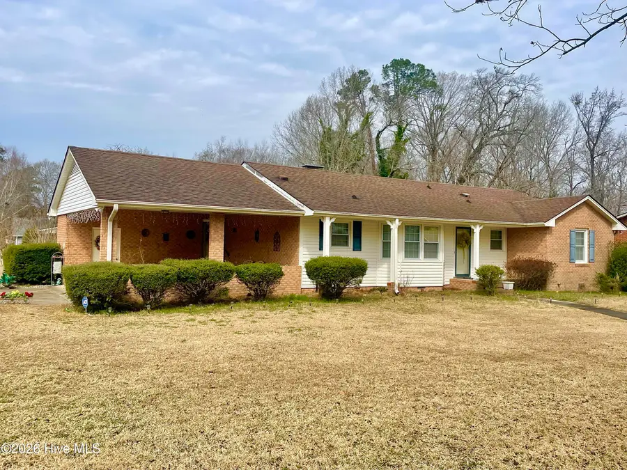 201 Pecan Drive, Elizabethtown, NC 28337 - #2