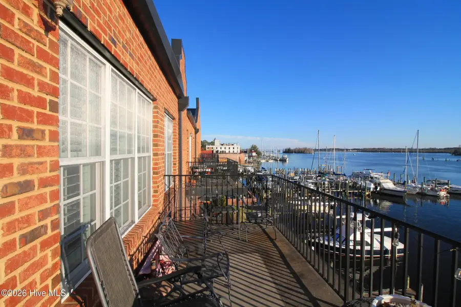 423 W Main Street #301, Washington, NC 27889 - #2