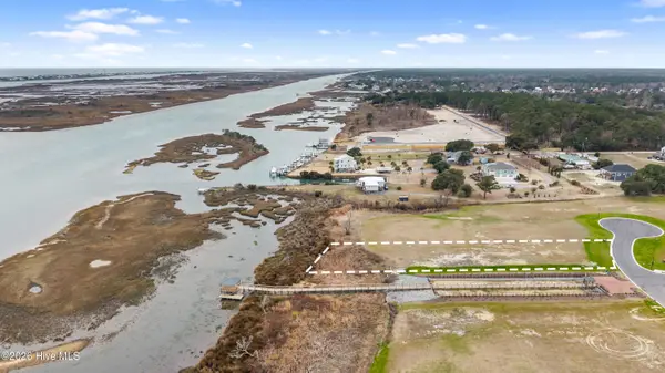 106 S Glimmering Glass Lane, Hampstead, NC 28443